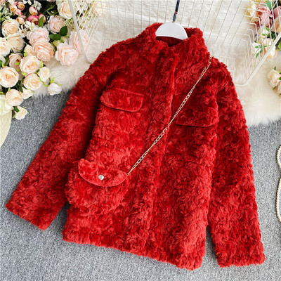 Стилно пухено дамско палто с висока яка