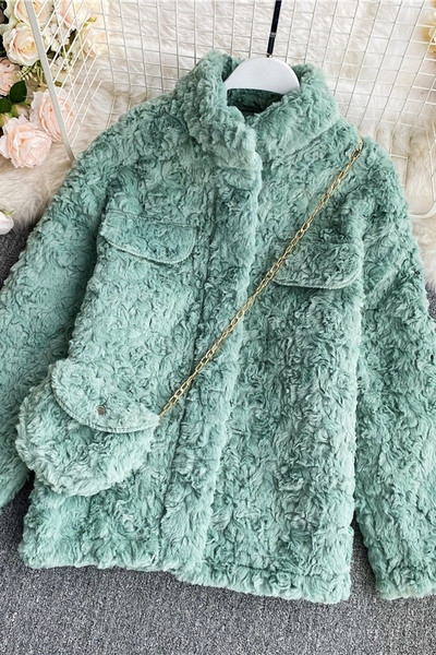 Стилно пухено дамско палто с висока яка