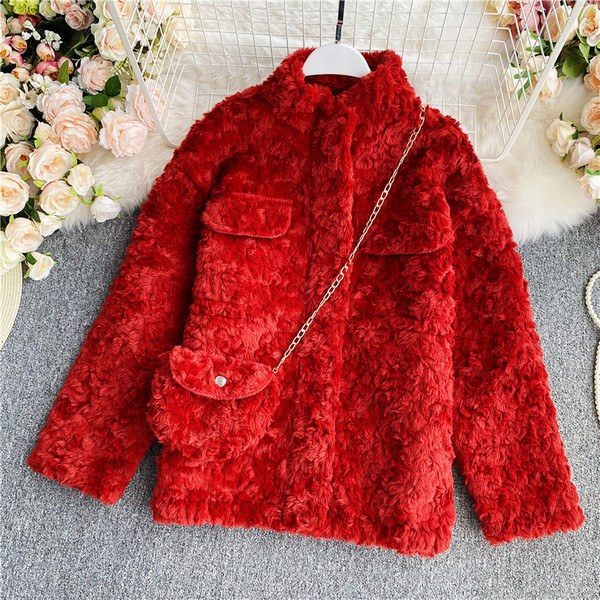 Стилно пухено дамско палто с висока яка