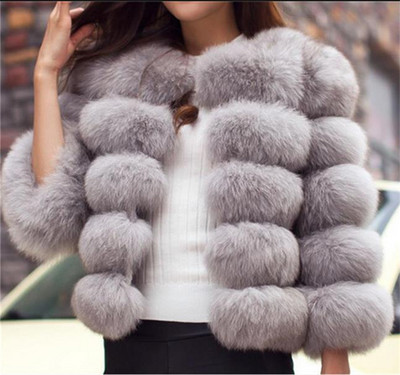 Mūsdienīgs dūnu mētelis ar 3/4 piedurknēm