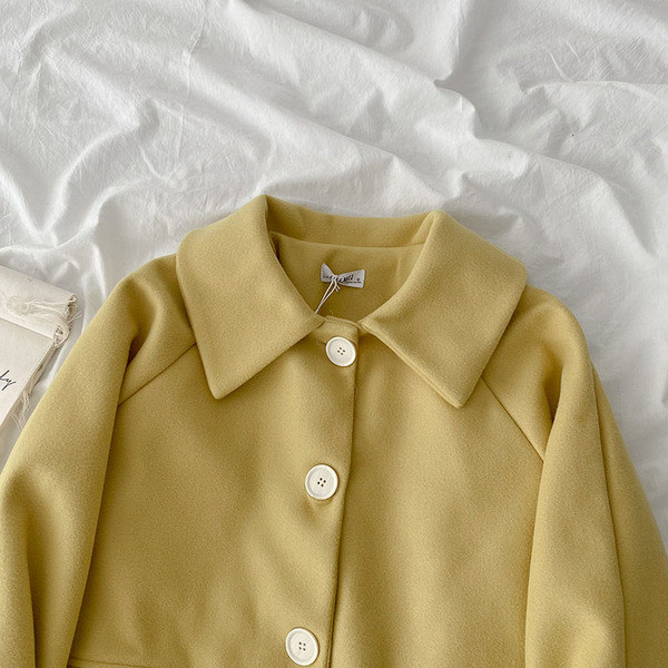 Közepes hosszúságú alkalmi női kabát