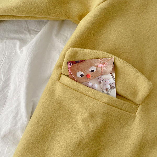 Közepes hosszúságú alkalmi női kabát