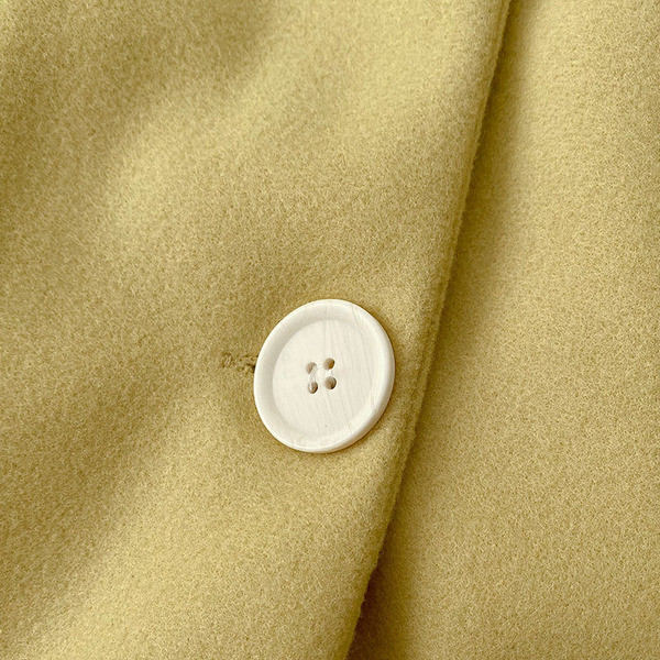 Közepes hosszúságú alkalmi női kabát