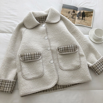 Меко дамско палто с копчета и яка