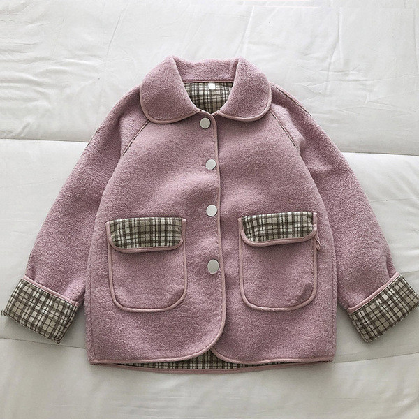 Меко дамско палто с копчета и яка