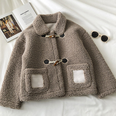 Női tollkabát zsebekkel