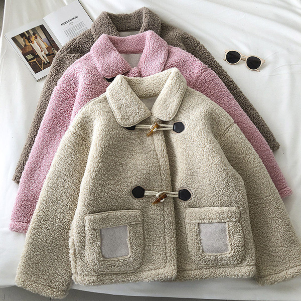 Női tollkabát zsebekkel