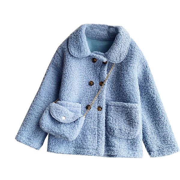 Stílusos rövid női kabát zsebekkel