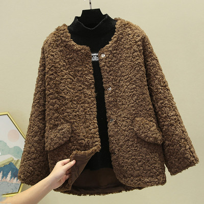 Modern női pehelykabát gombokkal és zsebekkel