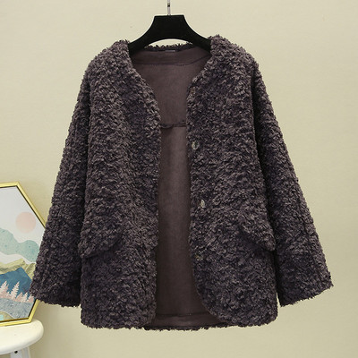 Modern női pehelykabát gombokkal és zsebekkel