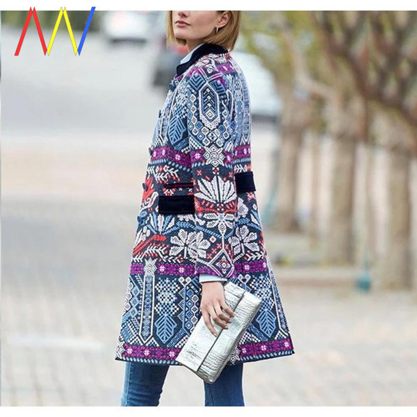 Пролетно-есенно палто с шарен десен