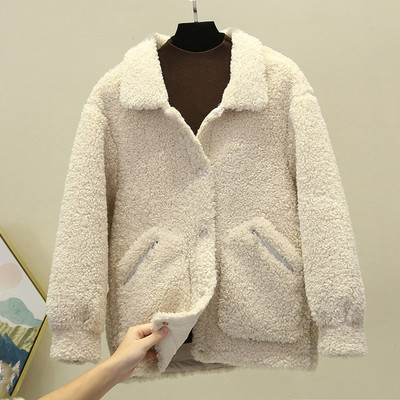 Зимно дамско късо палто с копчета и джобове 