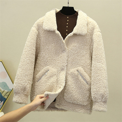 Зимно дамско късо палто с копчета и джобове 