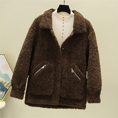 Зимно дамско късо палто с копчета и джобове 