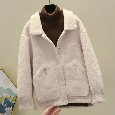 Női kabát zsebekkel és gombokkal télre is alkalmas