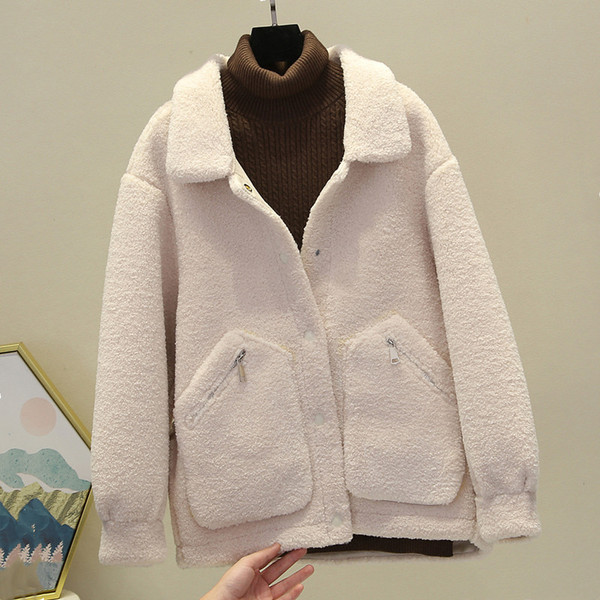 Női kabát zsebekkel és gombokkal télre is alkalmas