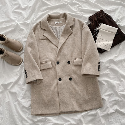 Μοντέρνο γυναικείο παλτό μοντέλο με κουμπιά