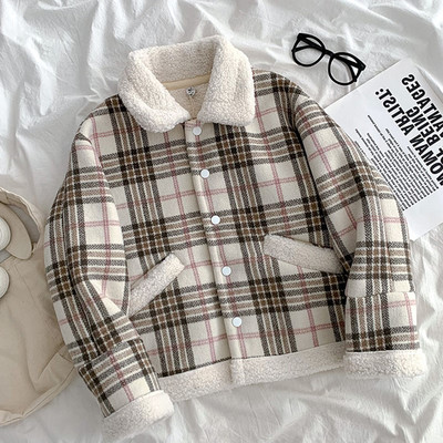 Γυναικείο κοντό παλτό με κουμπιά και τσέπες