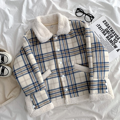 Γυναικείο κοντό παλτό με κουμπιά και τσέπες