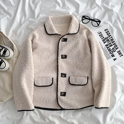 Дамско късо пухено палто с копчета