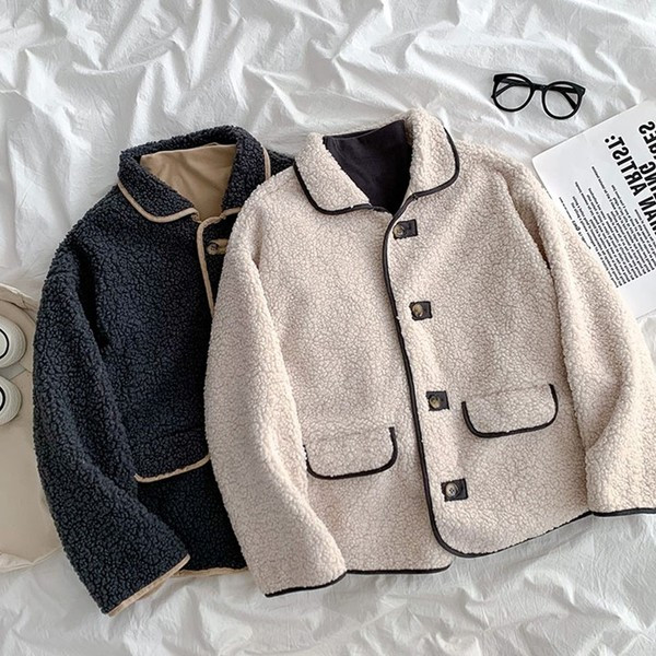 Дамско късо пухено палто с копчета