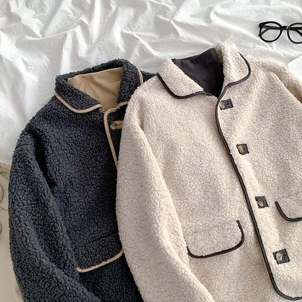 Дамско късо пухено палто с копчета