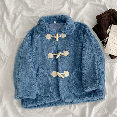 Κοντό γυναικείο παλτό με κουμπιά