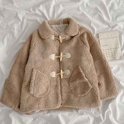 Κοντό γυναικείο παλτό με κουμπιά