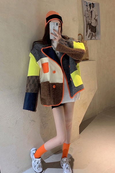 Új modell színes női kabát széles modell klasszikus gallérral