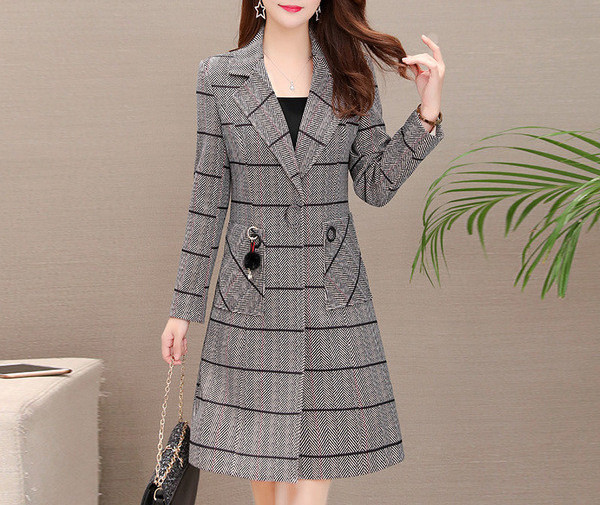 Модерно дамско карирано палто с джобове