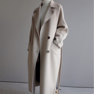 Стилно дамско палто дълъг модел с V-образна яка и джобове