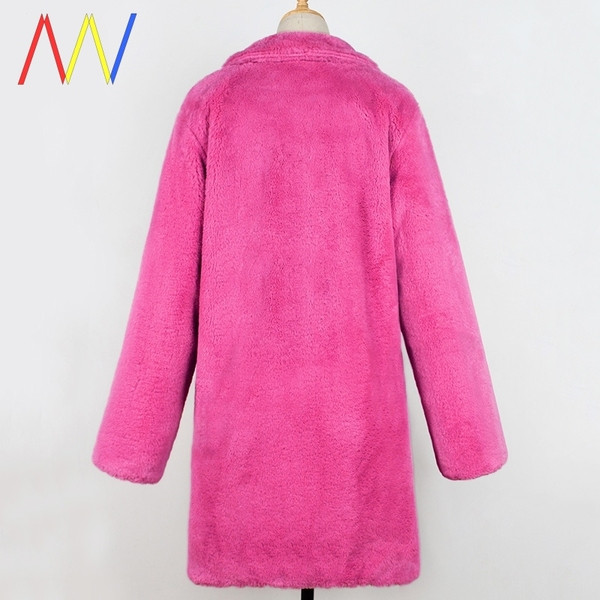 Hosszú pehelykabát széles modellzsebekkel