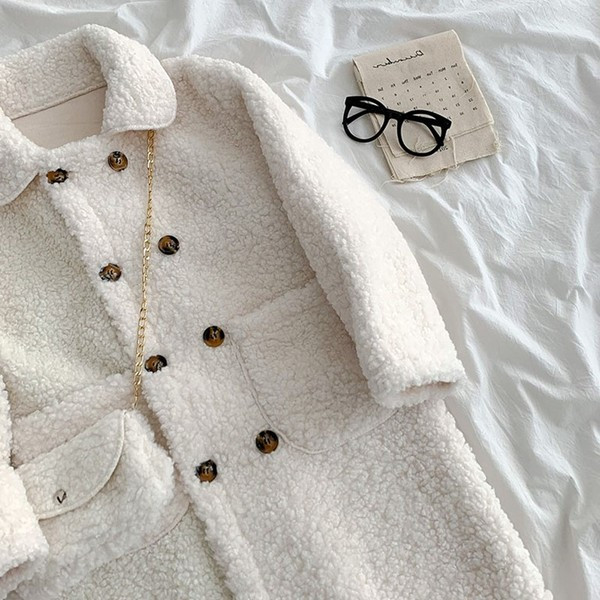 Дълго дамско пухено палто с копчета и джобове