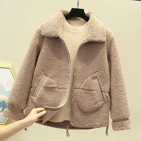 Модерно дамско късо палто с джобове и цип 