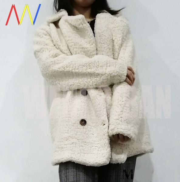 Широк модел пухено палто с двуредно закопчаване