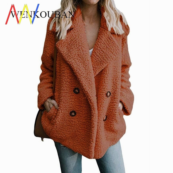 Широк модел пухено палто с двуредно закопчаване