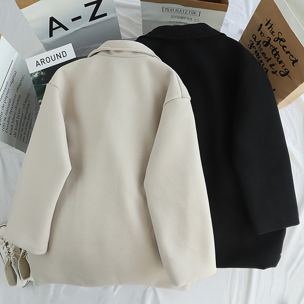 Retro stílusú női kabát gombokkal