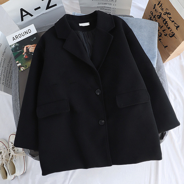 Retro stílusú női kabát gombokkal