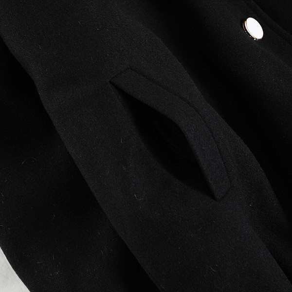 Női alkalmi kabát fekete színben, pehelygallérral