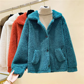 Пухено ежедневно палто с джобове и копчета