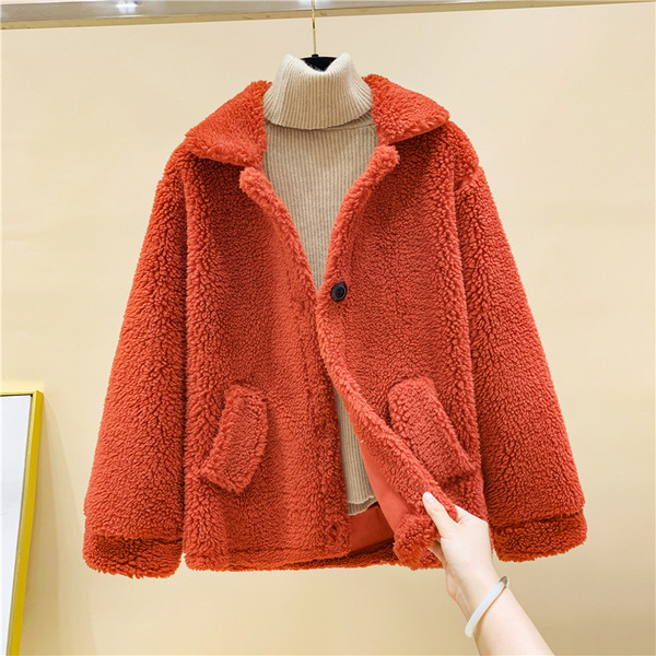 Пухено ежедневно палто с джобове и копчета