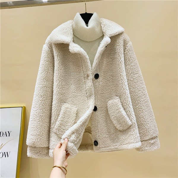 Пухено ежедневно палто с джобове и копчета