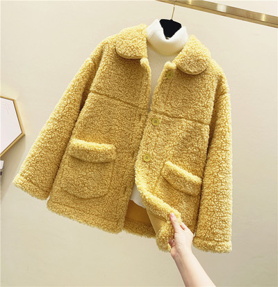 Modern női pehelykabát zsebekkel