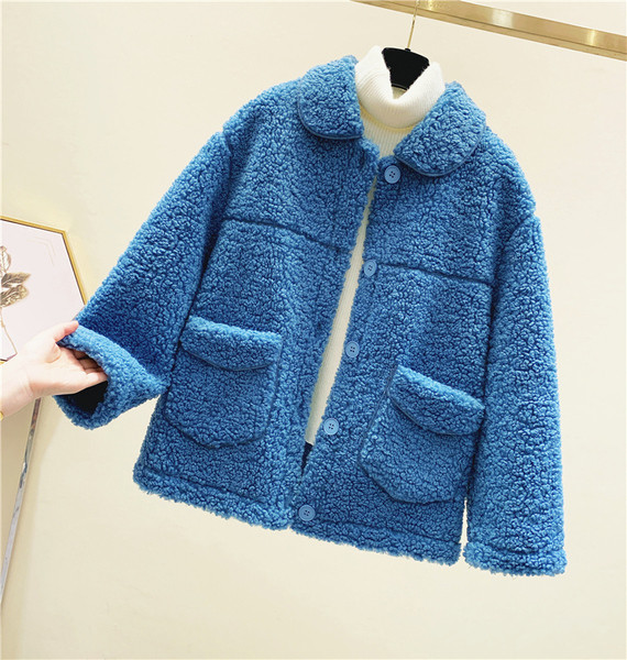 Modern női pehelykabát zsebekkel