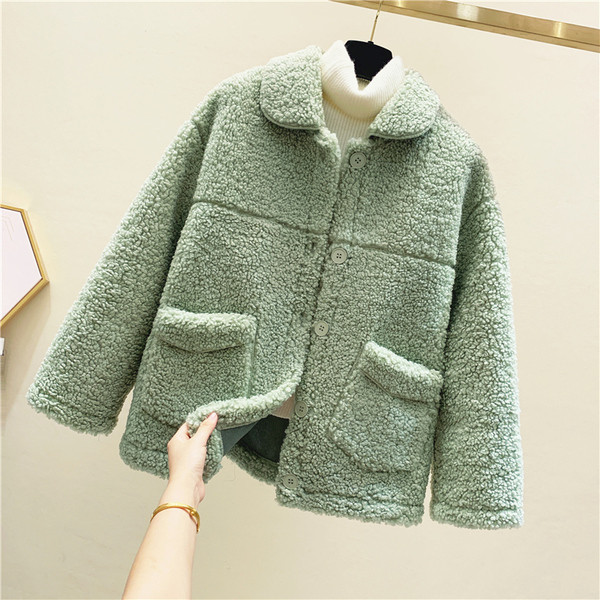 Modern női pehelykabát zsebekkel