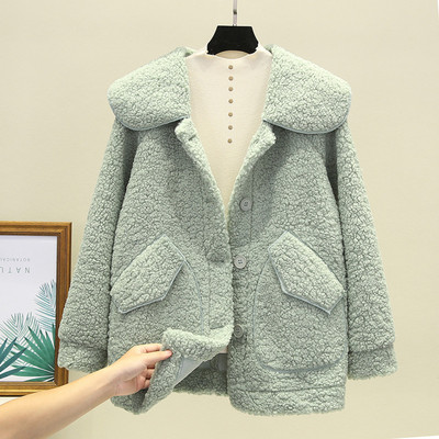 Пухено дамско палто с копчета и джобове 