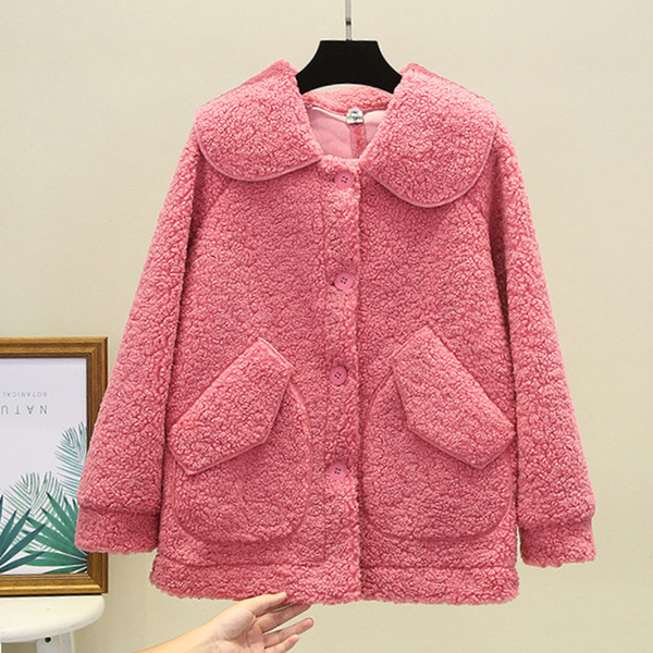 Пухено дамско палто с копчета и джобове 