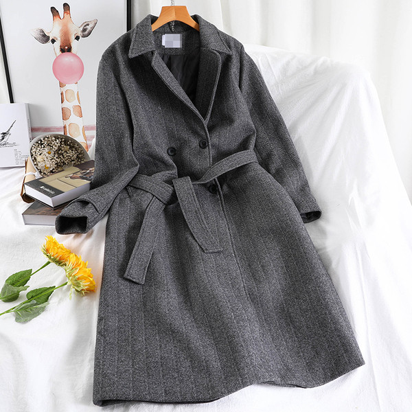 Стилно дамско палто дълъг модел с колан