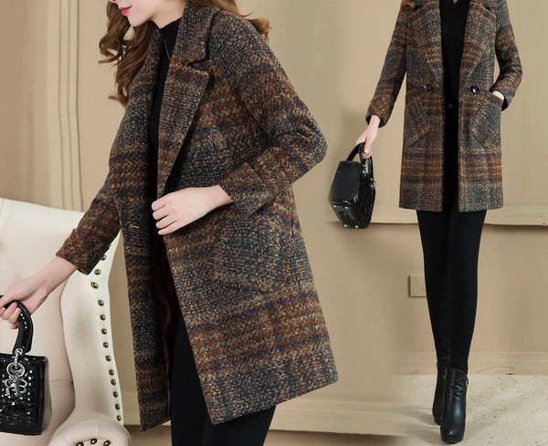 Moteriškas žieminis paltas su špicine iškirpte ir kišenėmis