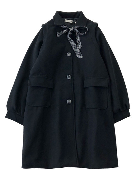 Fekete női kabát széles modell gallérral és zsebekkel